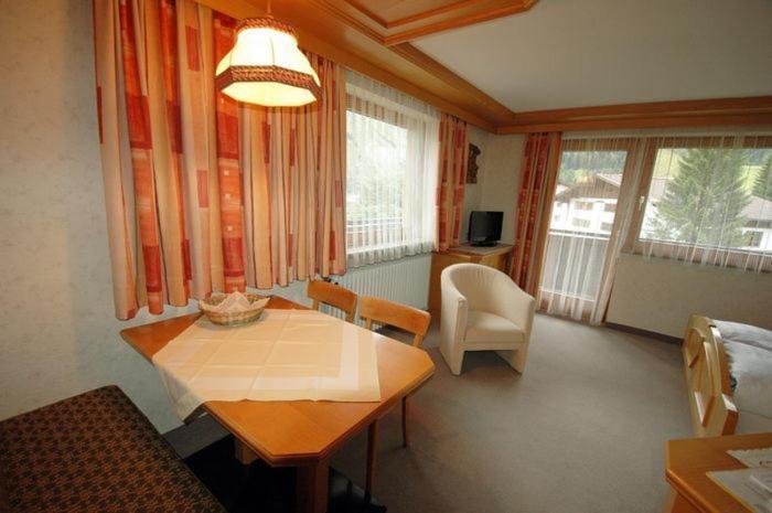 Tanneck Garni Apartment Berwang Room photo